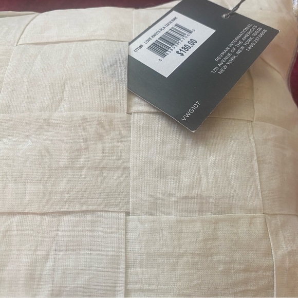 NWT $180 Vera Wang Accent pillow